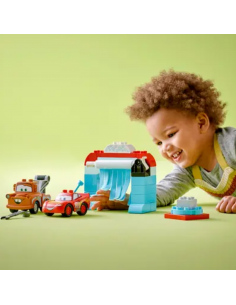 El túnel de lavado con flas Mcqueen y Martin LEGO